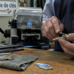 Où refaire ses clés : technicien pour double de clé