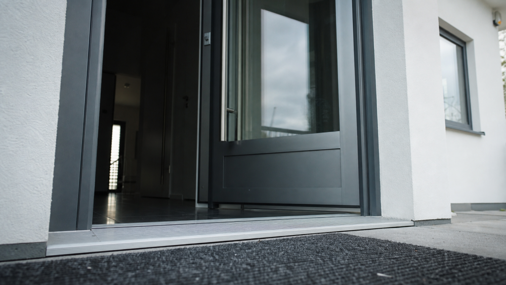Porte d entrée alu vitrée contemporaine, vitrage et lumière naturelle